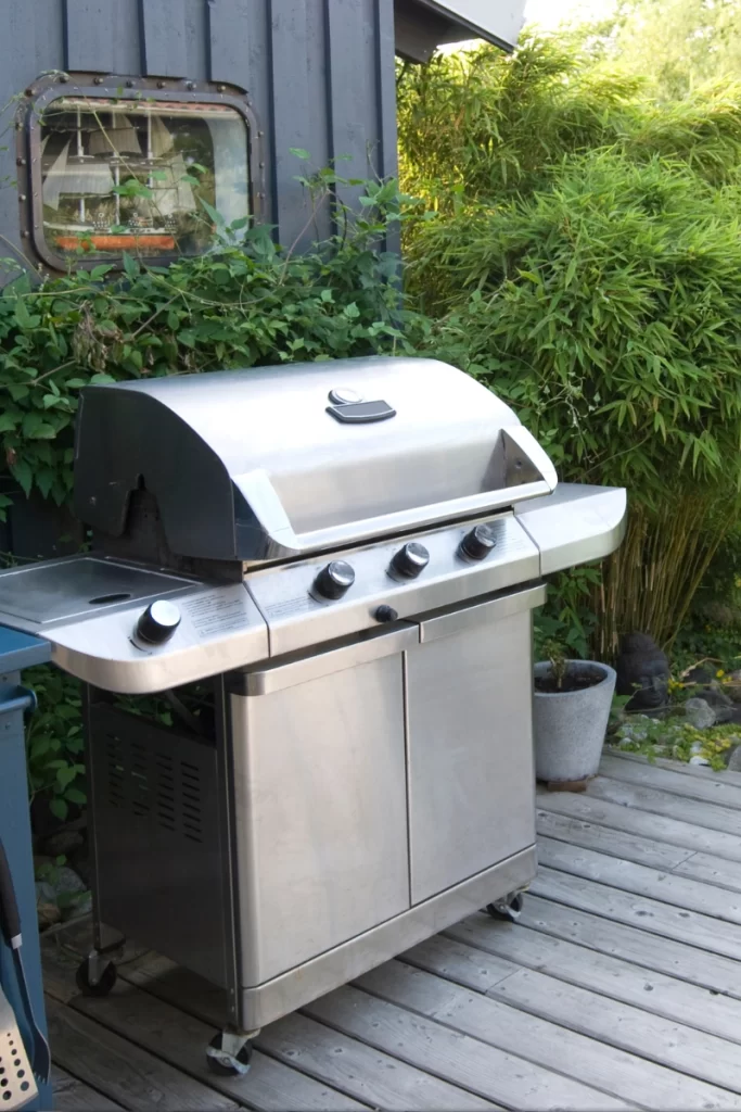 outdoor kitchen